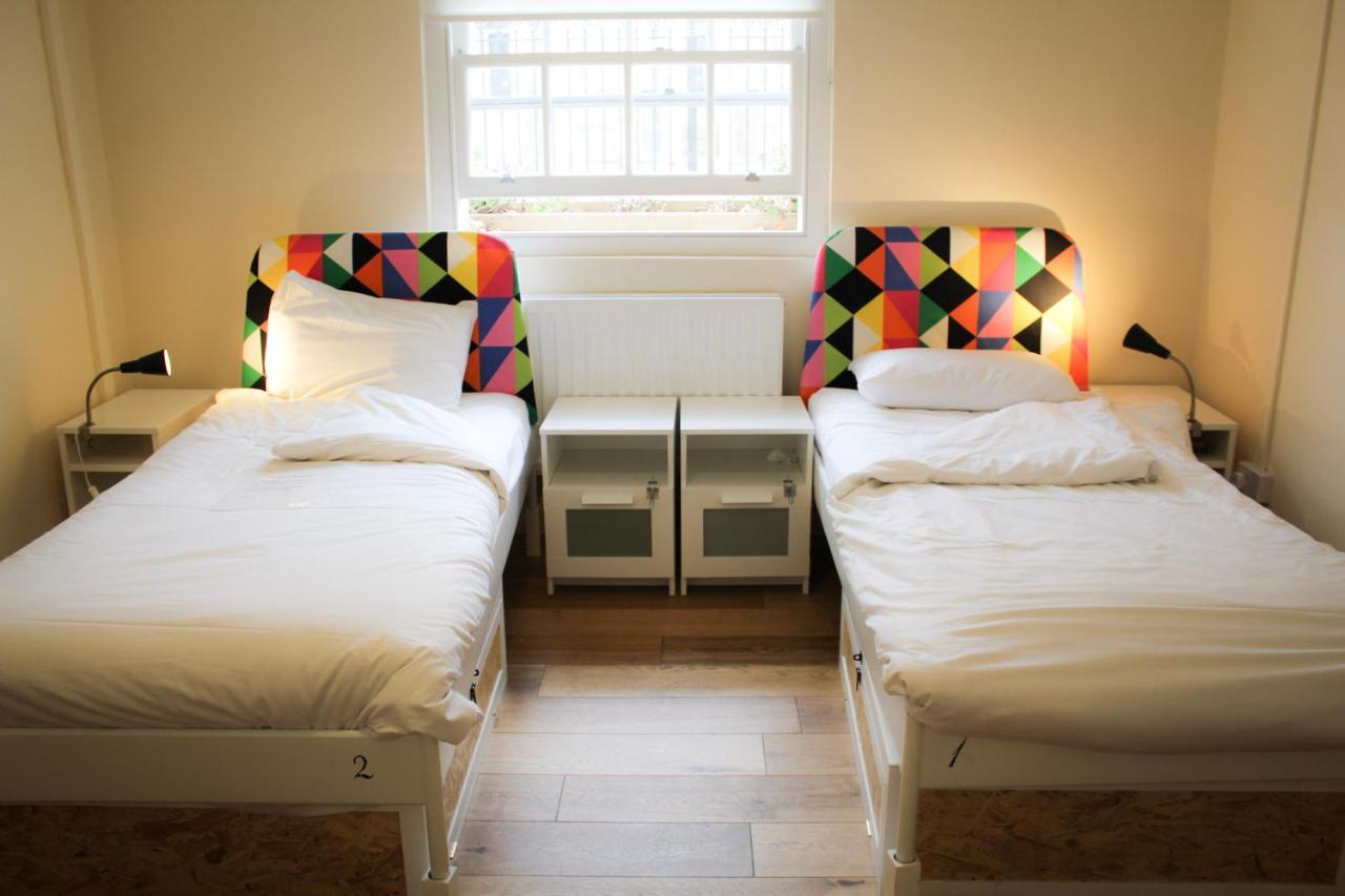 Cama en una habitación compartida mixta de 4 camas con baño compartido